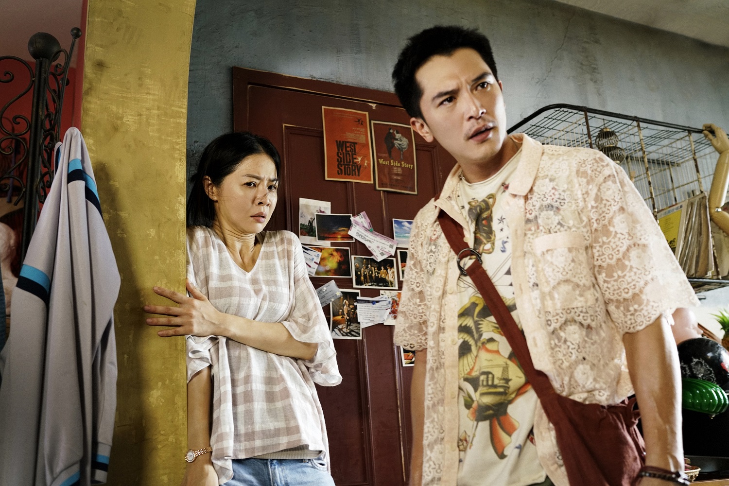 《誰先愛上他的》入圍8項金馬獎，是今年台灣電影的領頭羊，也讓邱澤（右）、謝盈萱雙雙入圍男女主角。（華納提供）