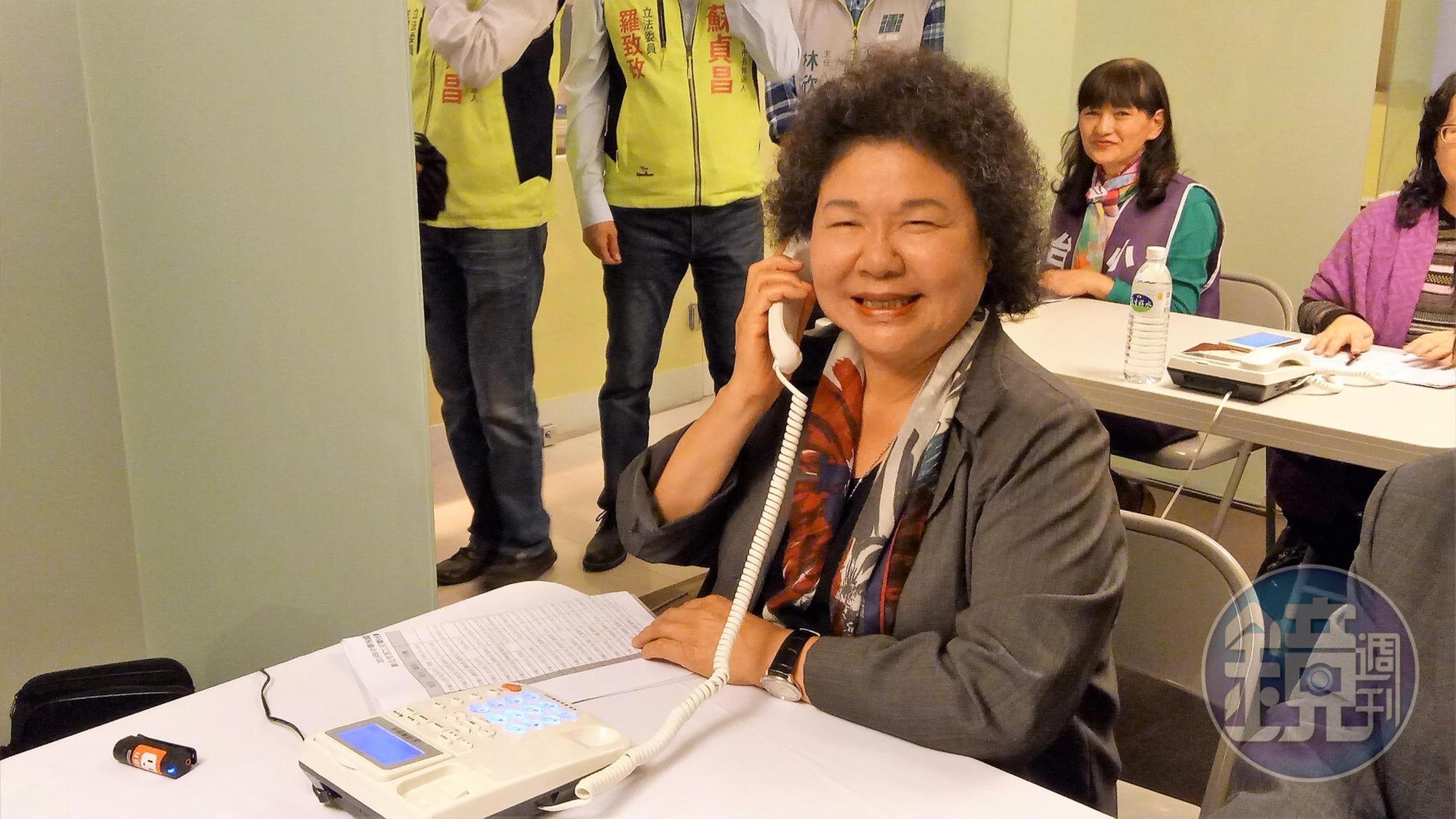 總統府祕書長陳菊今晚為新北市長參選人蘇貞昌電話拜票。