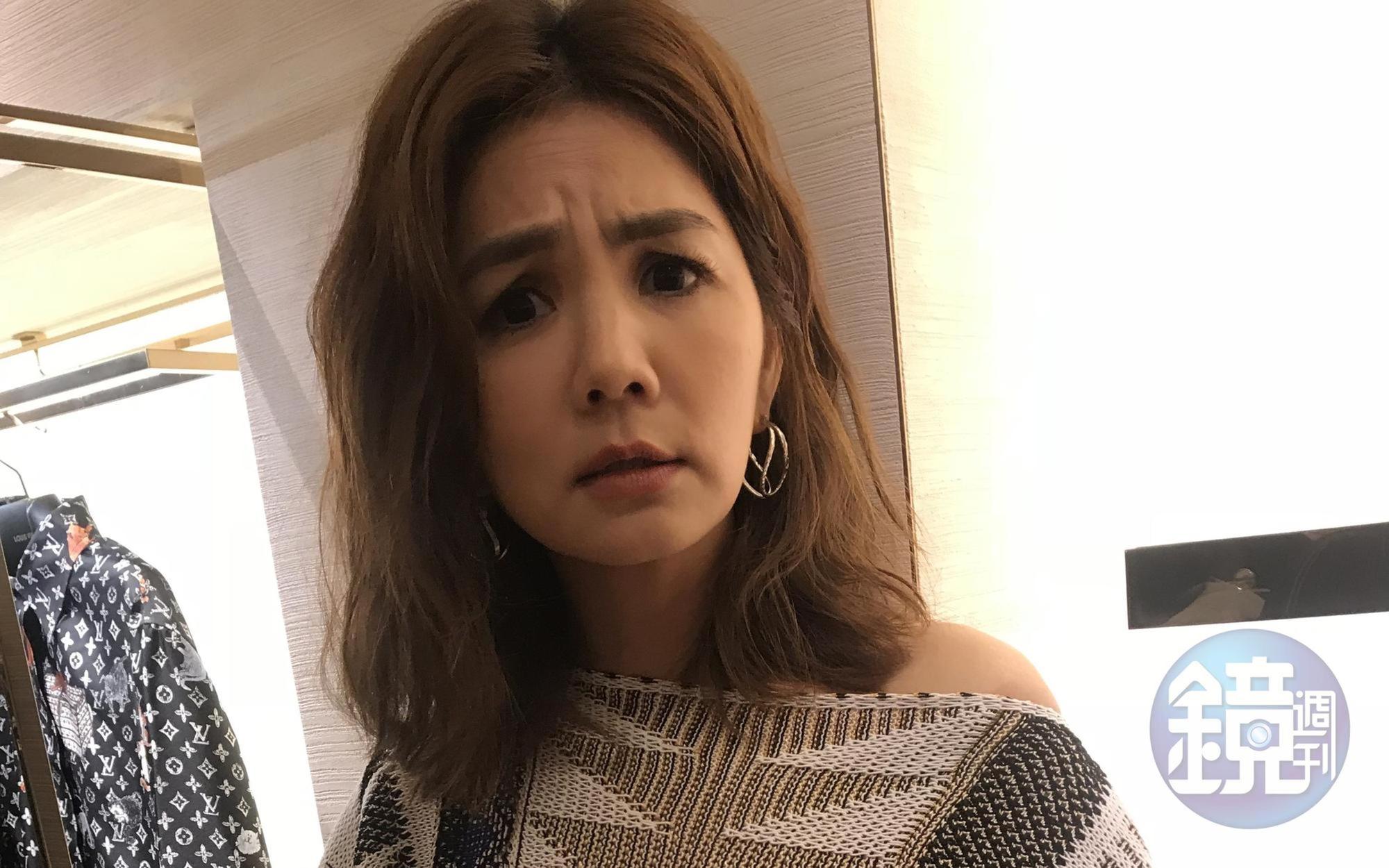 Ella弄丟飾品，整個人好驚嚇。