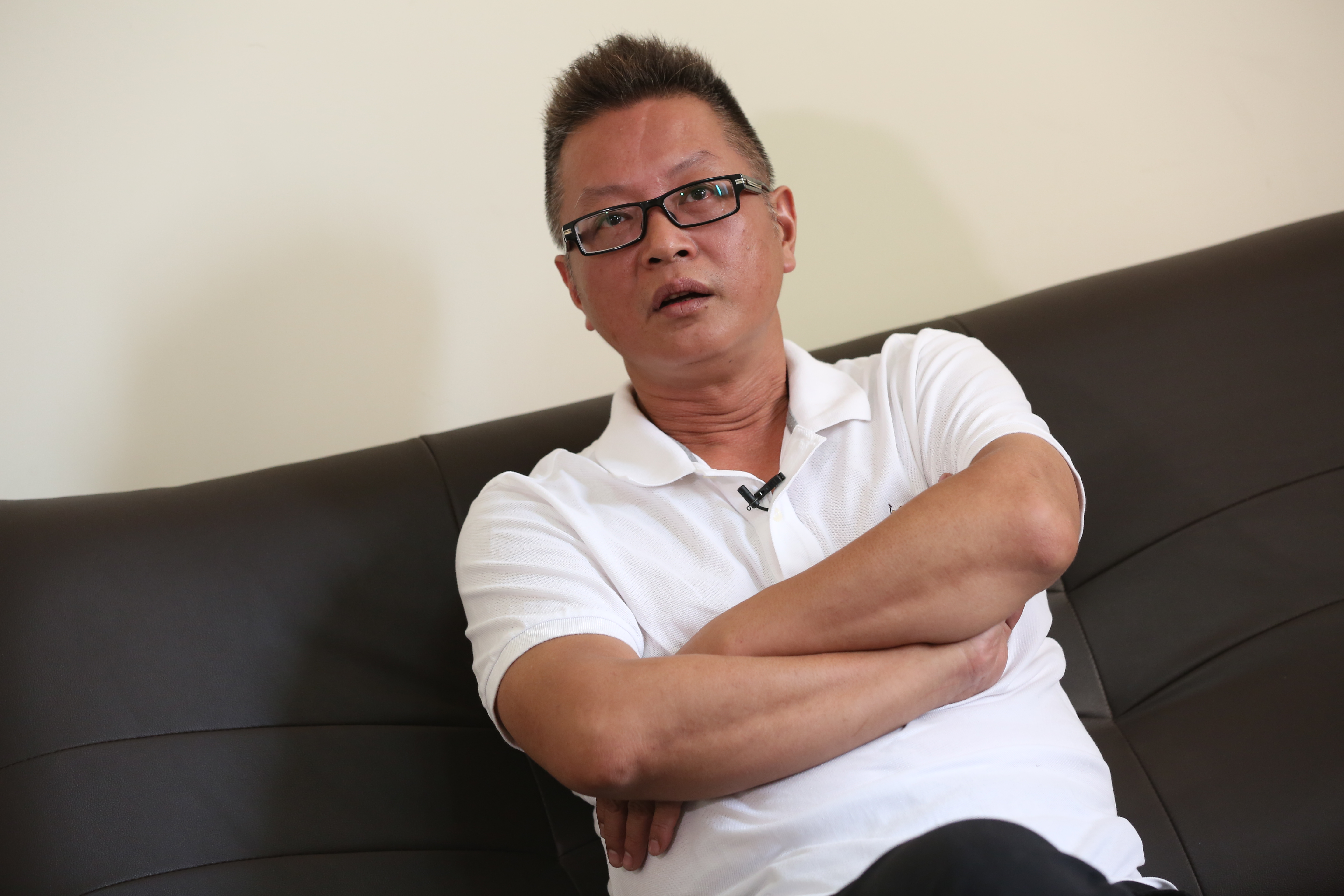 曾是情場浪子，余建德最後鍾情於追了1年的太太，儘管離婚收場，他仍不悔。