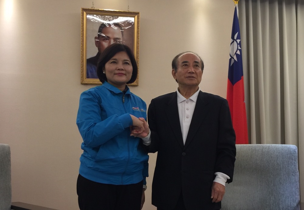 張麗善宣布辭去立委後，隨即拜訪前立法院長、國民黨立委王金平。