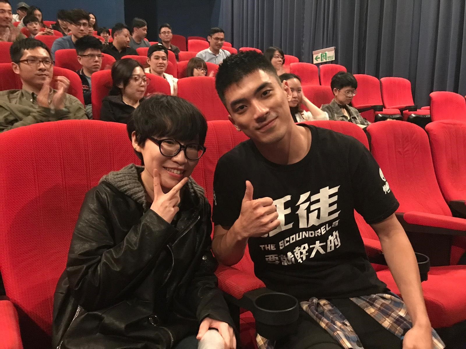 《狂徒》在釜山影展放映後，林哲熹（右）意外多了韓國粉絲來台朝聖。（林哲熹提供）
