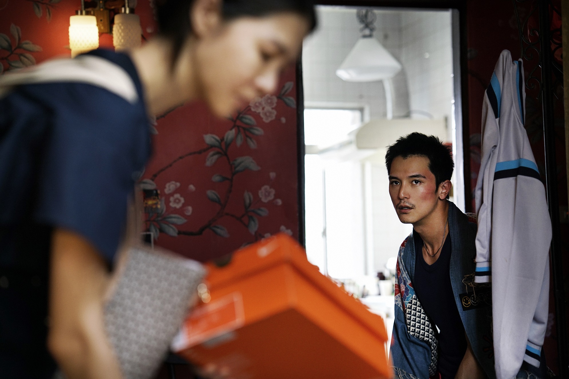 《誰先愛上他的》的確是時下台灣社會在討論婚姻平權問題時，一個很好的反思與觀察。（華納兄弟提供）