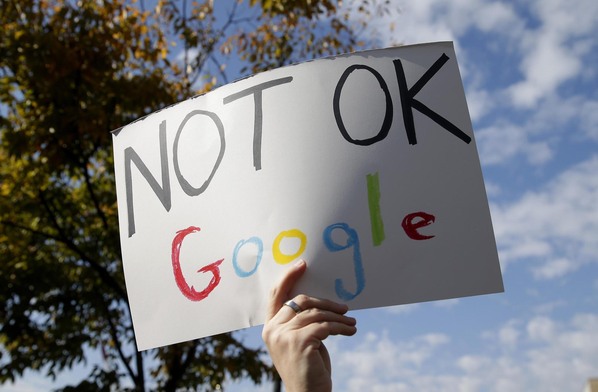 全球Google員工走出辦公室,抗議公司對性騷擾員工的高層處理方式不佳。(東方IC)