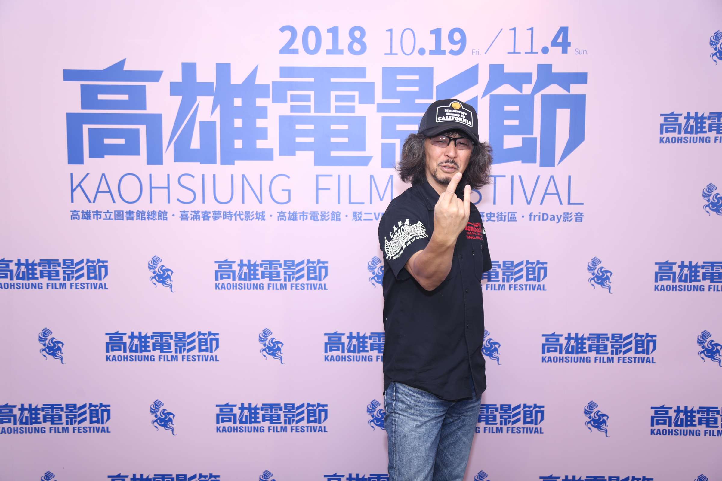 導演三木聰攜話題新片《大聲點笨蛋!完全不知道你在唱什麼》來台。(高雄電影節提供)