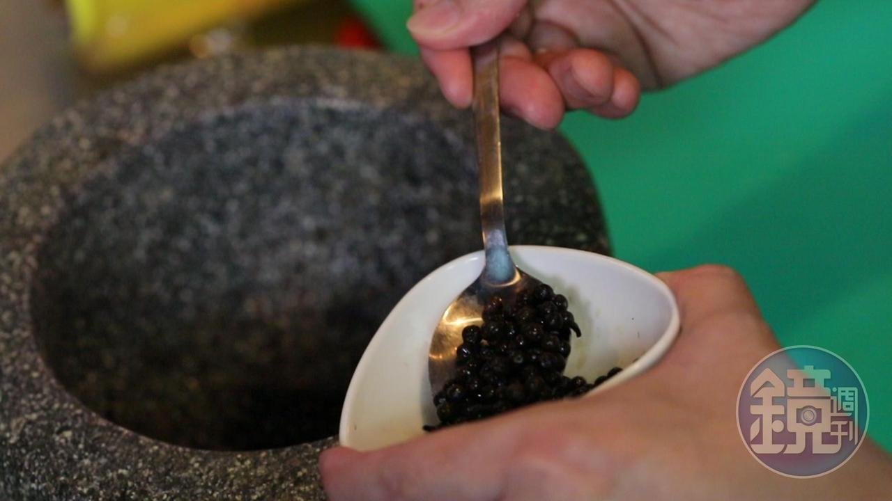 馬告的清新香氣能夠抑制肉腸的濃郁，讓口感更清爽。