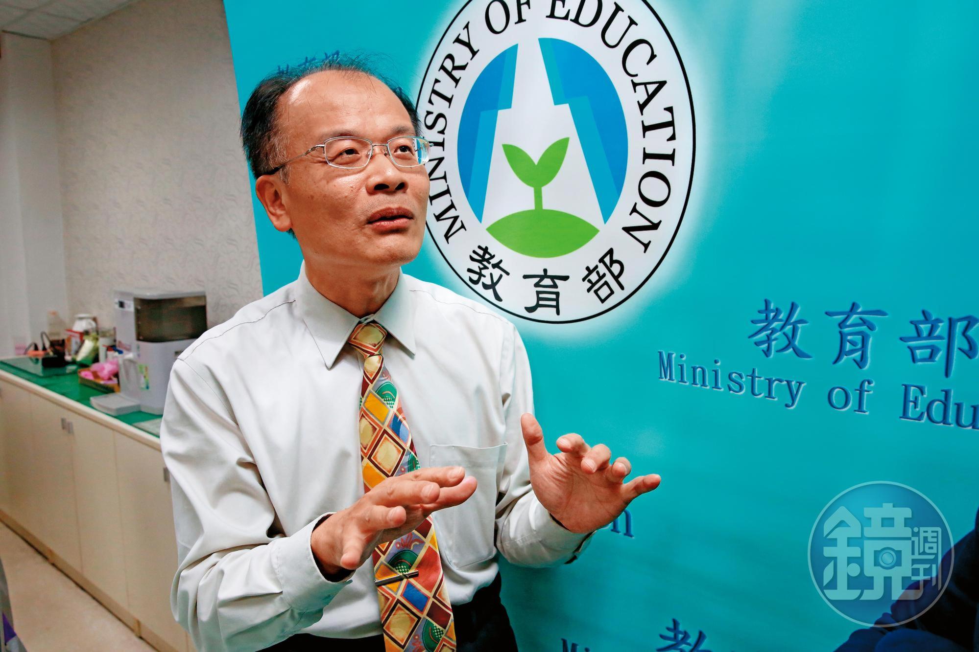 教育部官員表示,代寫論文被查獲將取消學位,代寫的公司可以罰款。