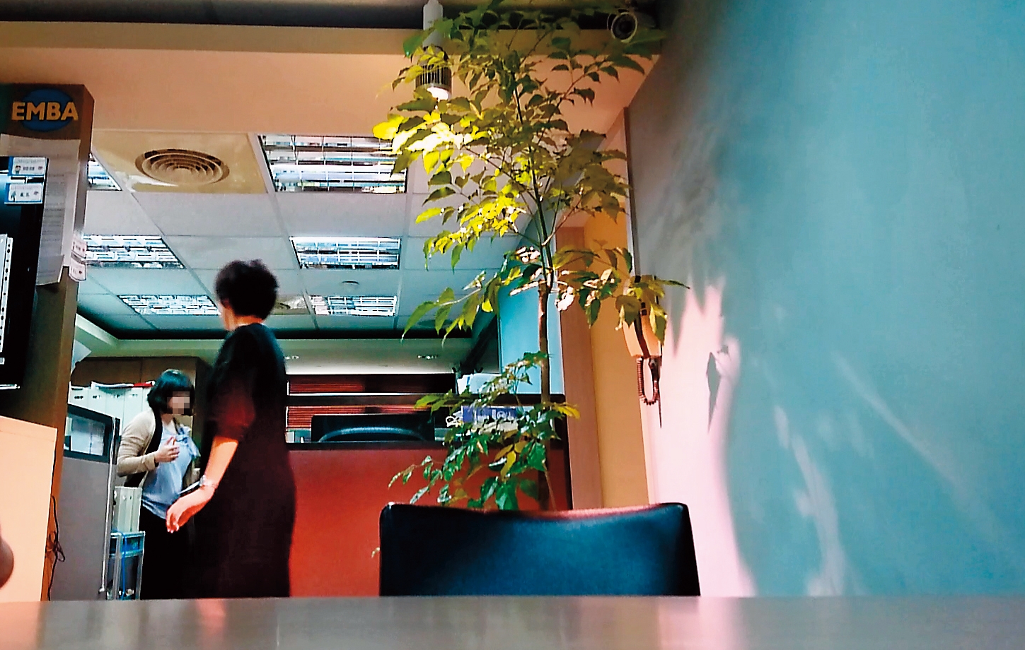 該公司主業除代寫論文外，還輔導考研究所在職專班，業務頗繁忙。