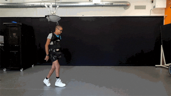 經神經電刺激和康復治療，David 實現輔助下行走（來源：EPFL Hillary Sanctuary）