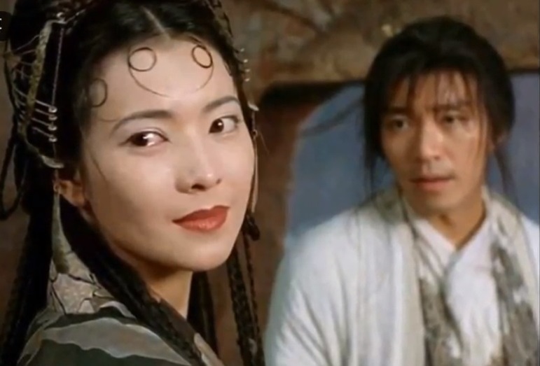 藍潔瑛擔任過多部電影主角，曾傳出一起合作的周星馳也追求過她。（翻攝自YOUTUBE《大話西遊》電影畫面）