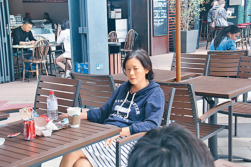 藍潔瑛深受情緒病困擾多年，當年的靚絕五台山竟走鐘成衣衫邋遢的女人。（東方IC）