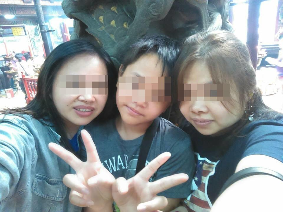 林女（右）以為男友會復活，與姊姊（左）商議後決定伴屍。（翻攝畫面）