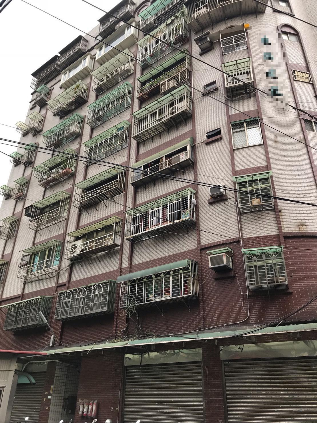 三重有姊妹伴屍2月，直到房東上門才讓全案曝光。（翻攝畫面）