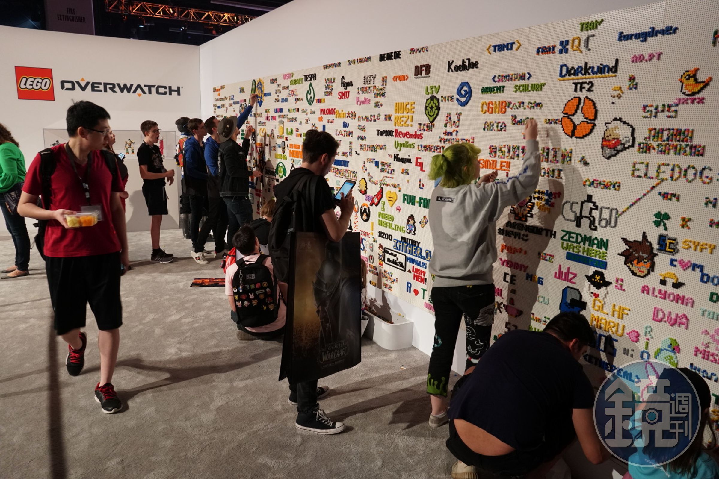 樂高在Blizzcon會場中設計了一面樂高牆，讓參加活動的暴雪粉絲可以任意用積木裝飾牆壁。