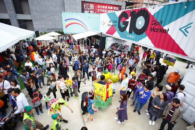 集結了各種彩繪貨櫃的「G10 GO！市集」本週末在桃園熱鬧登場，之後每週都有不同活動。