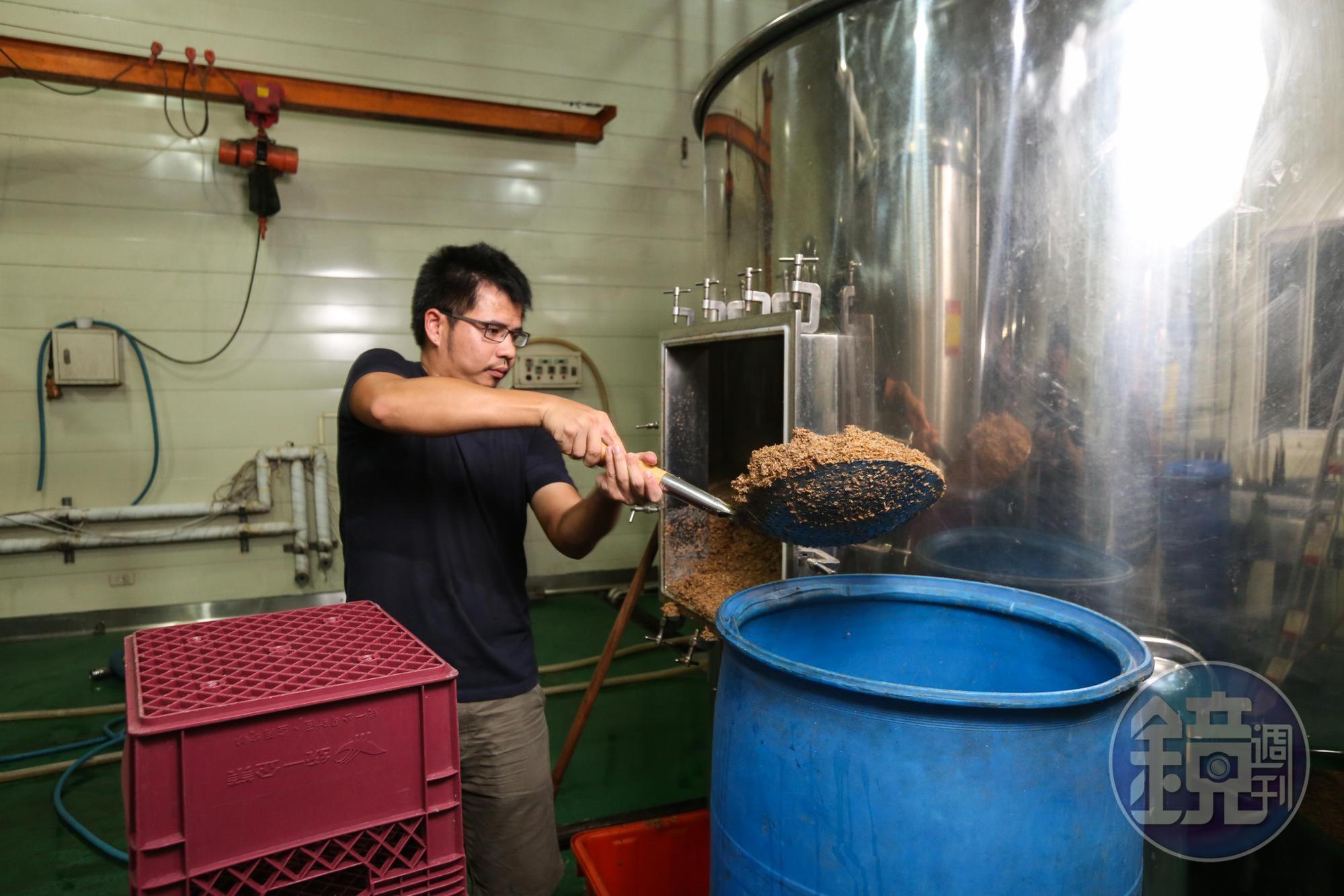 釀酒的麥渣仍有相當高營養價值,啤酒頭無償提供給畜牧業者作為飼料。