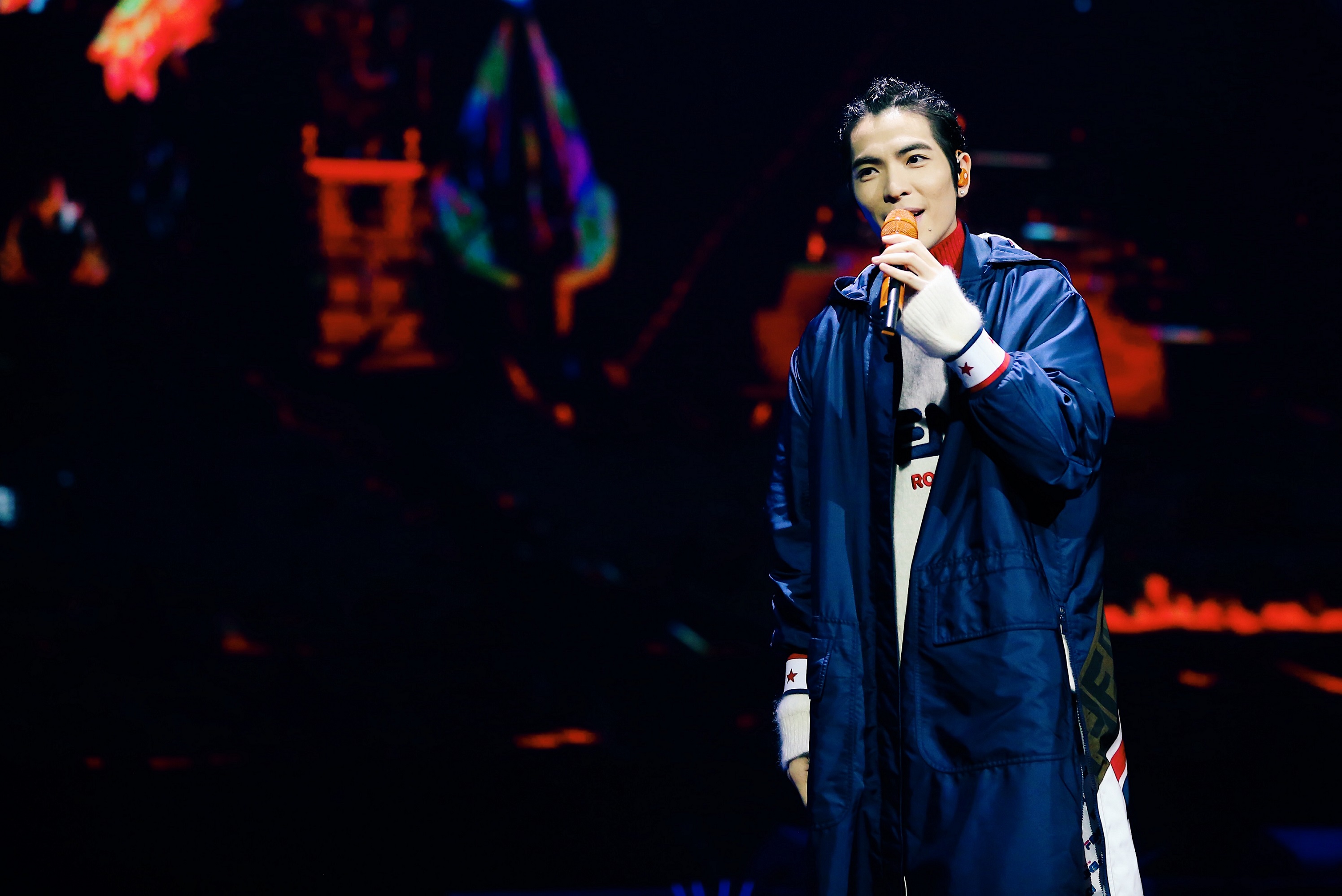 蕭敬騰身穿FENDI MANIA系列服裝熱力開唱。（FENDI提供）