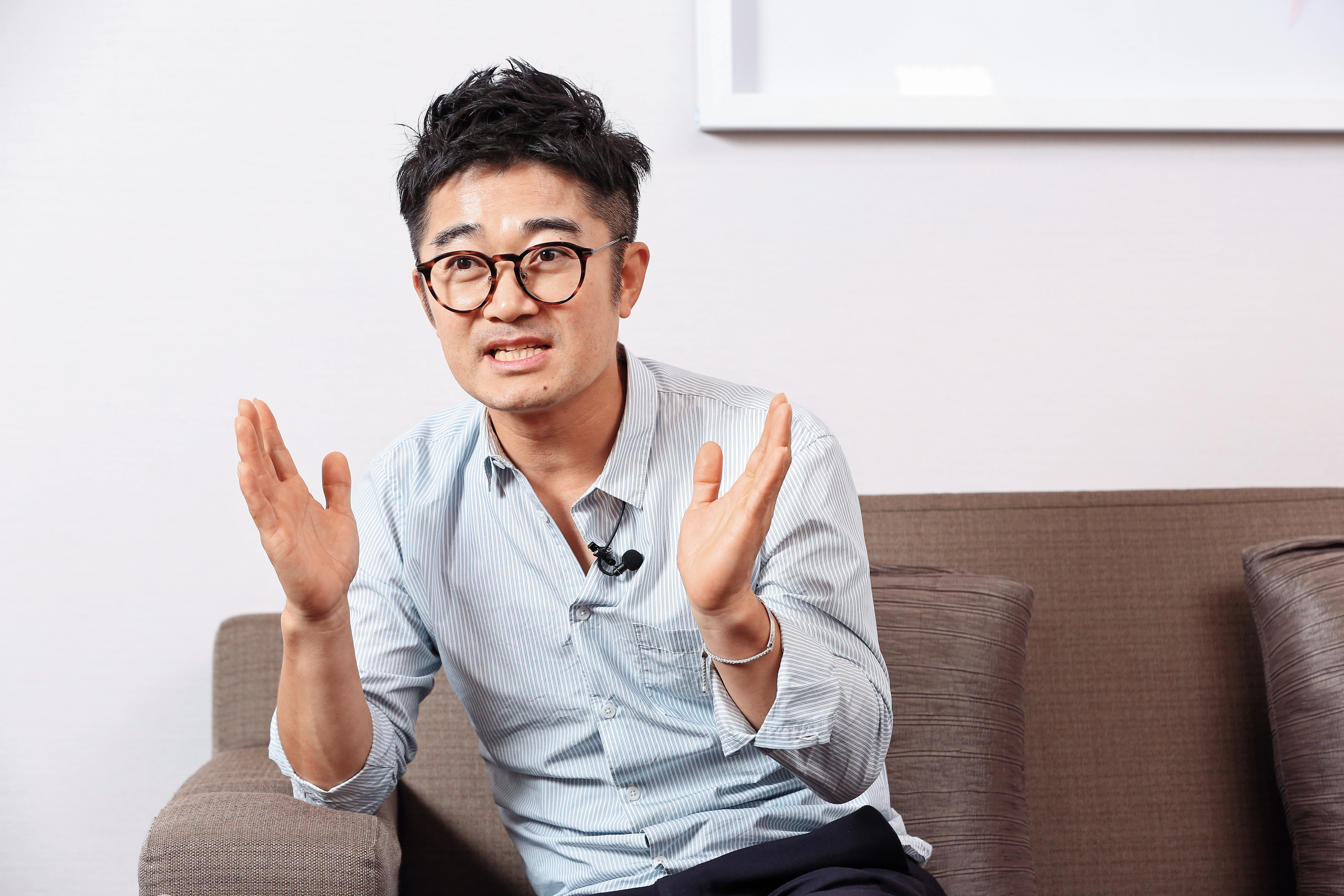 黃金山認為CJ E&M為韓國最大娛樂集團，有義務與責任扶植國內中小型的娛樂經紀公司共同成長。