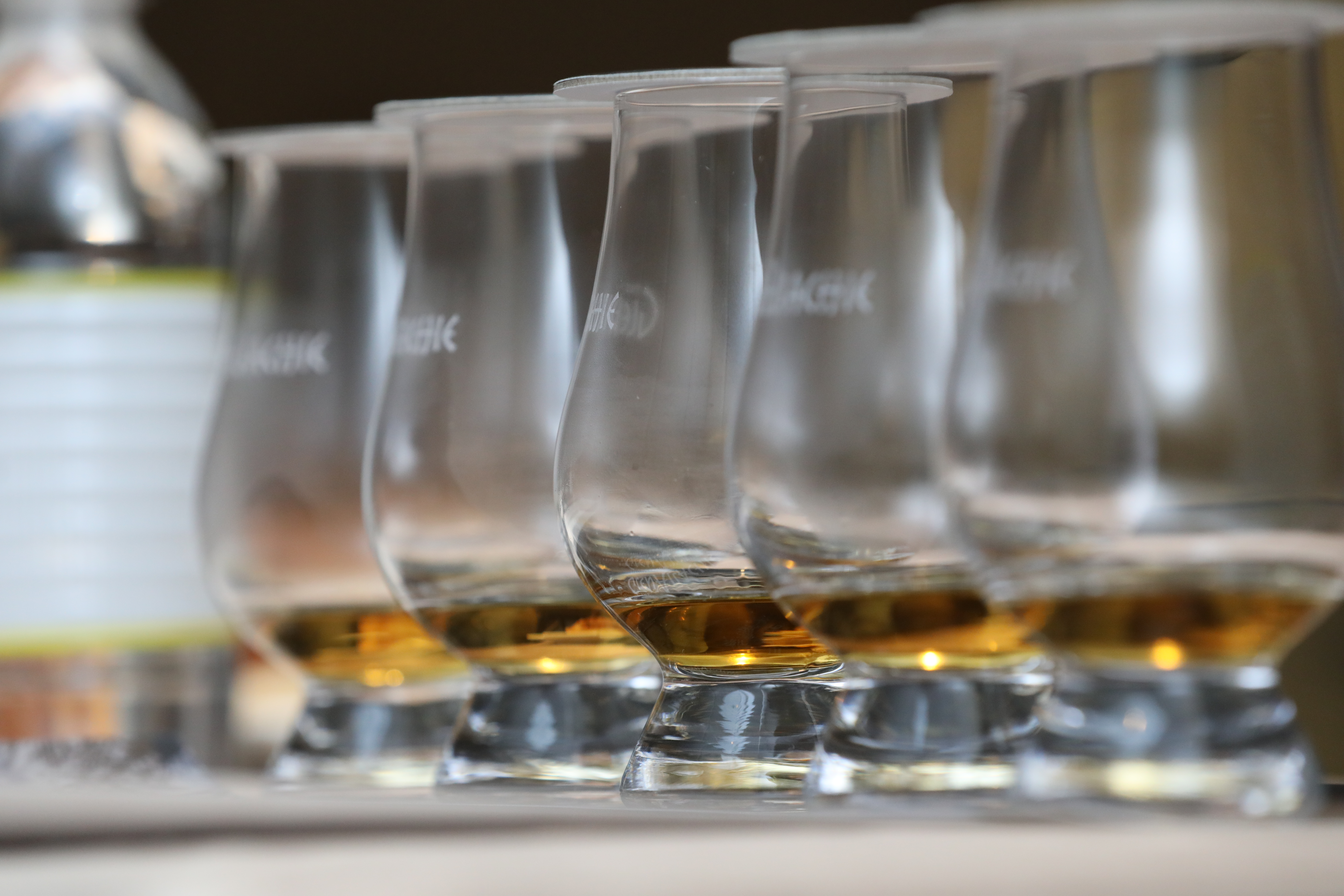 「艾樂奇」蒸餾廠雖然名不見經傳，卻是隱身在皇家禮炮等許多知名威士忌的幕後英雄。