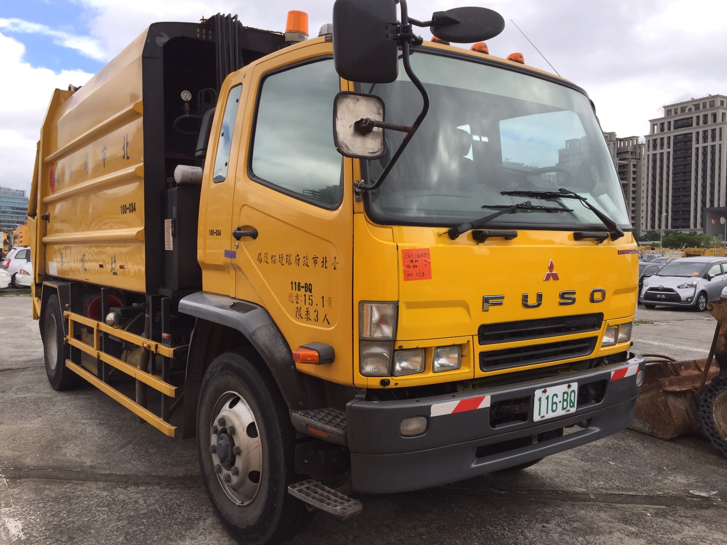 北市環保局垃圾車竟涉酒駕，車輛被警方扣押。（翻攝畫面）