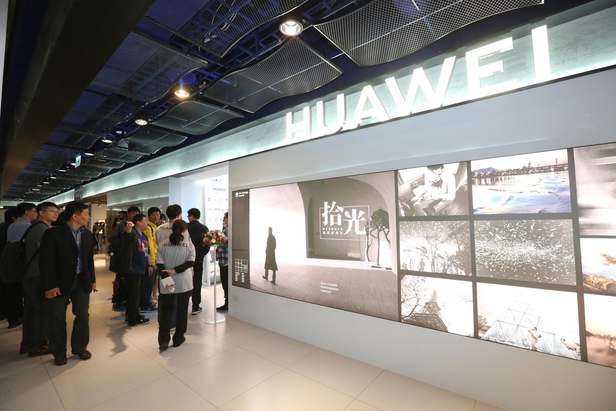 大陸手機品牌華為在台擴增服務據點、拚市占率,在台北三創設立第一間品牌服務中心。