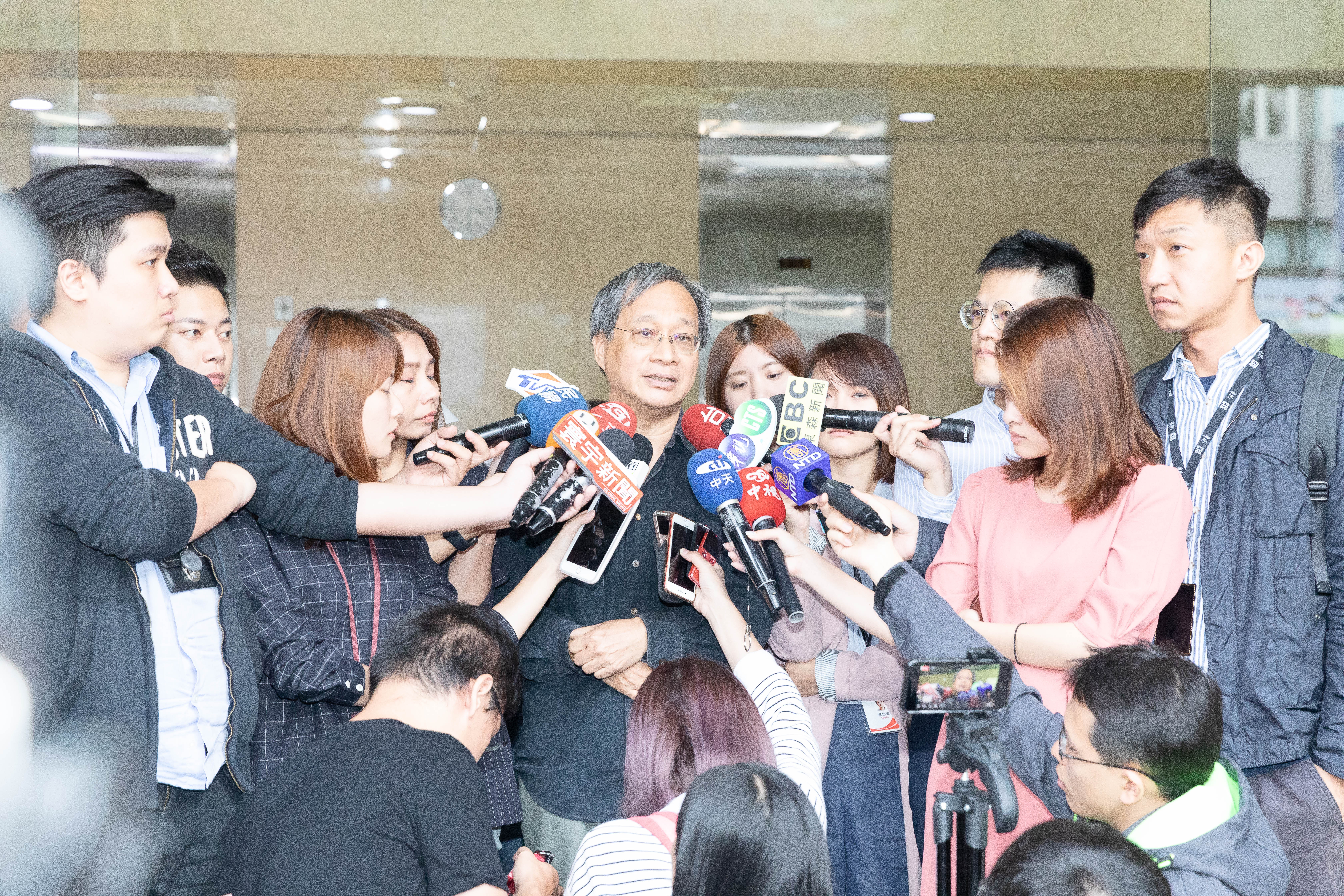 台北市長柯文哲競選辦公室總幹事小野表態推薦陳其邁。（柯文哲競選辦公室提供）