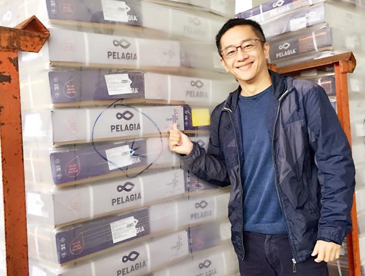 陳昭榮很早就開始做直播生意，販售冷凍海鮮，目前年賺上億業績。（翻攝阿榮嚴選臉書）