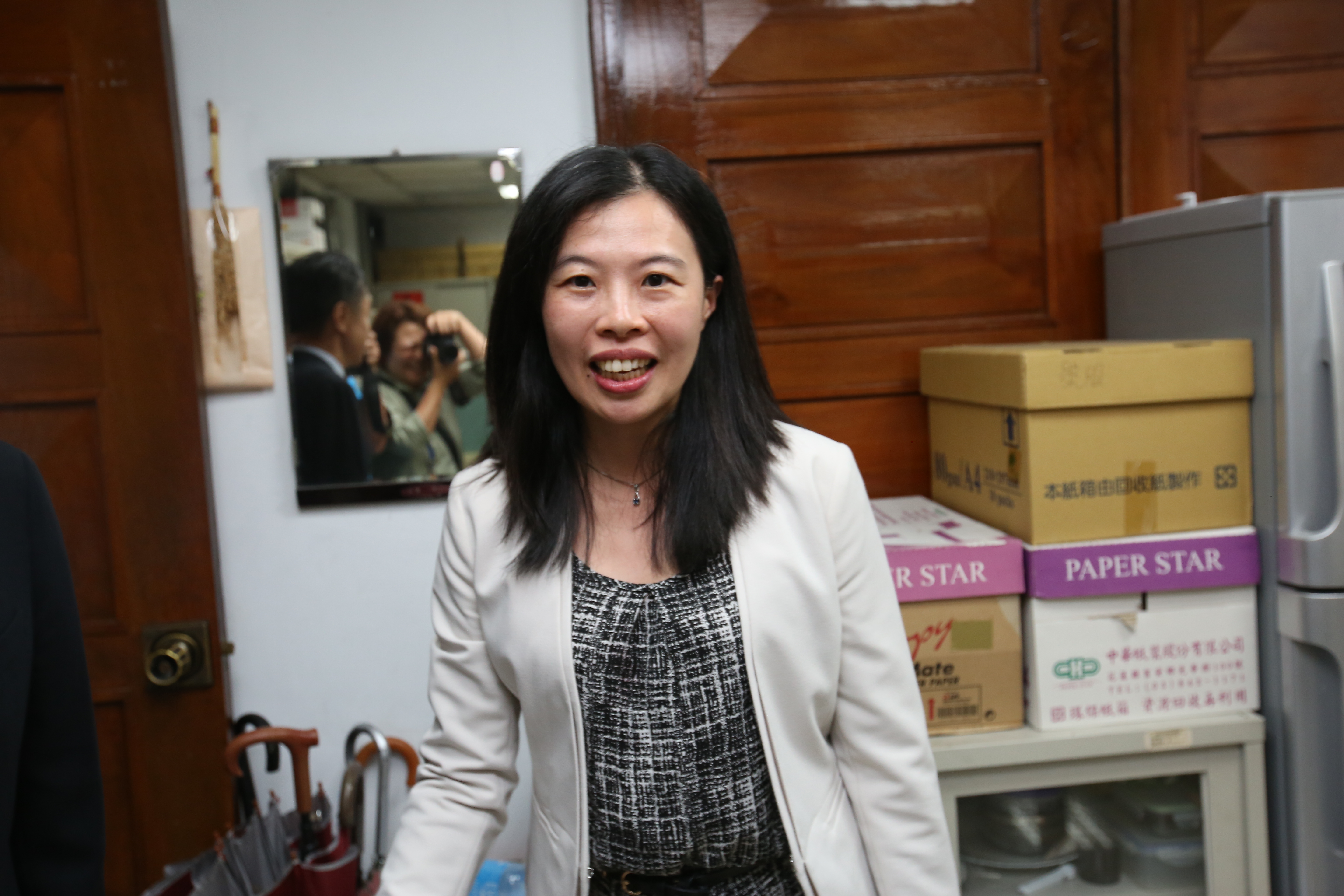 主任檢察官陳佳秀從被推薦的87名優秀公務員中脫穎而出，今天榮獲「公務人員傑出貢獻獎」。（本刊資料照）