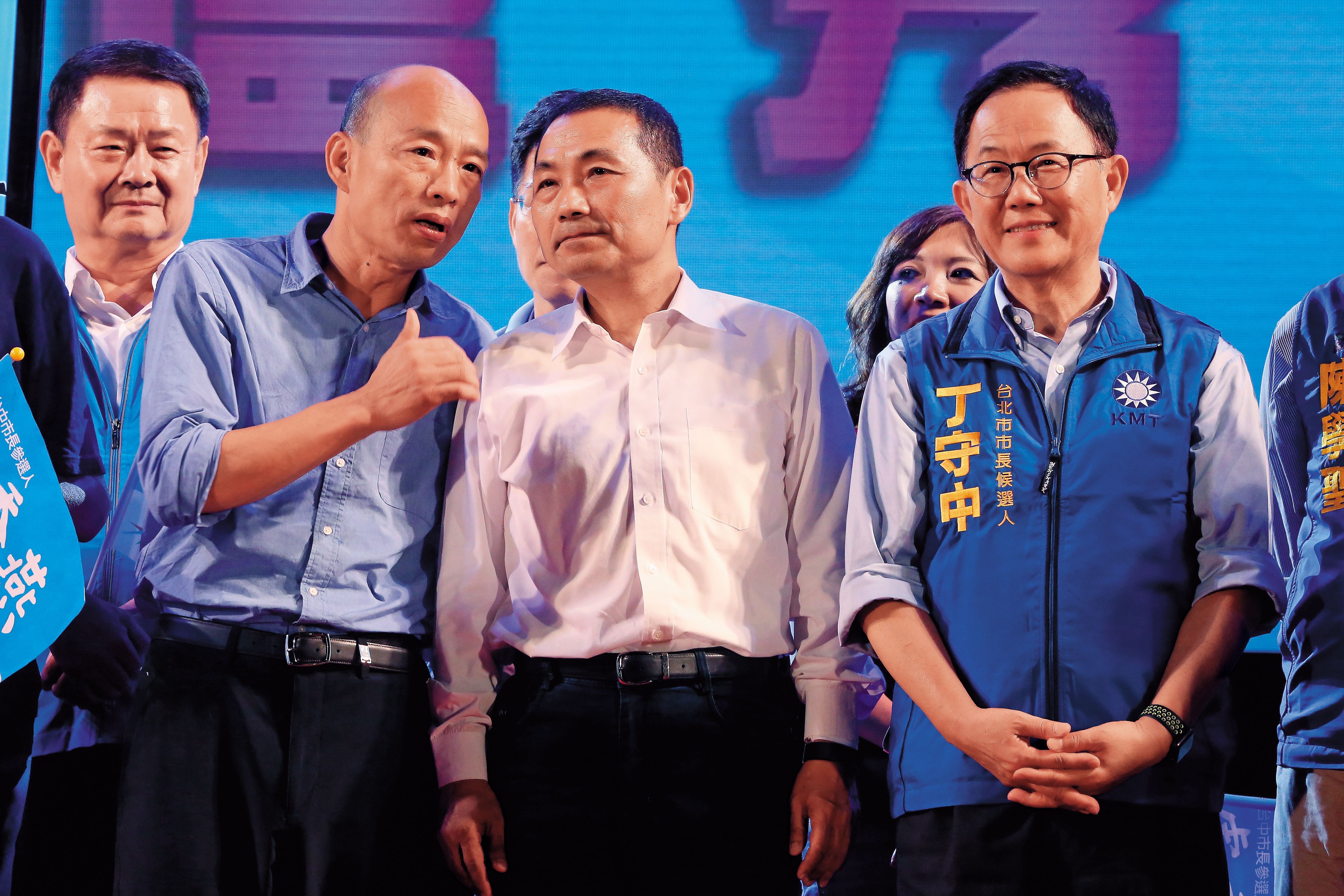 韓流雖讓藍營士氣大振，但韓營評估不應「坐轎兼抬轎」，已取消在凱道六都大造勢，不與丁守中同台。