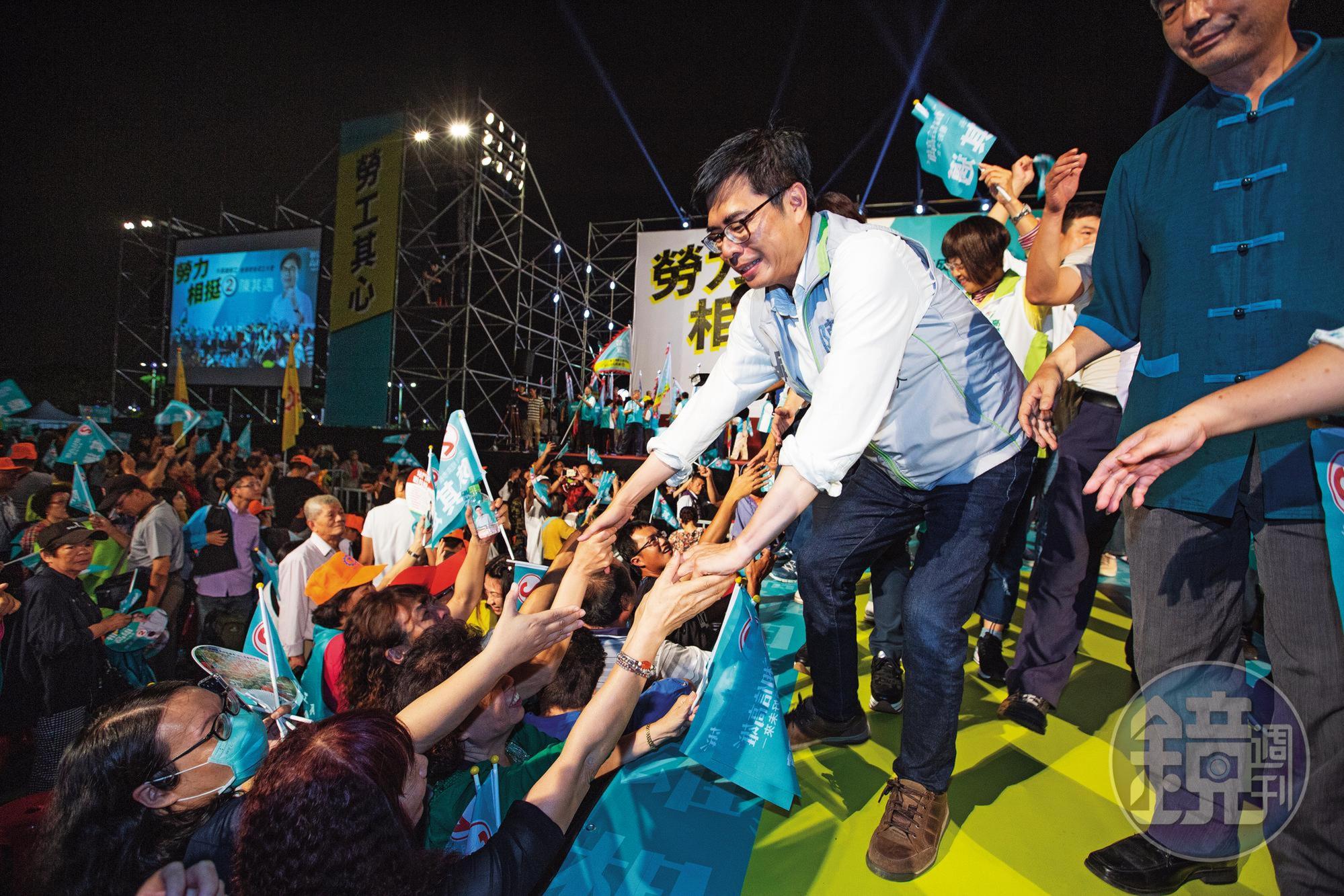 韓流攪亂一池春水,衝擊民進黨高雄市長候選人陳其邁選情,讓綠營急忙回防南台灣。