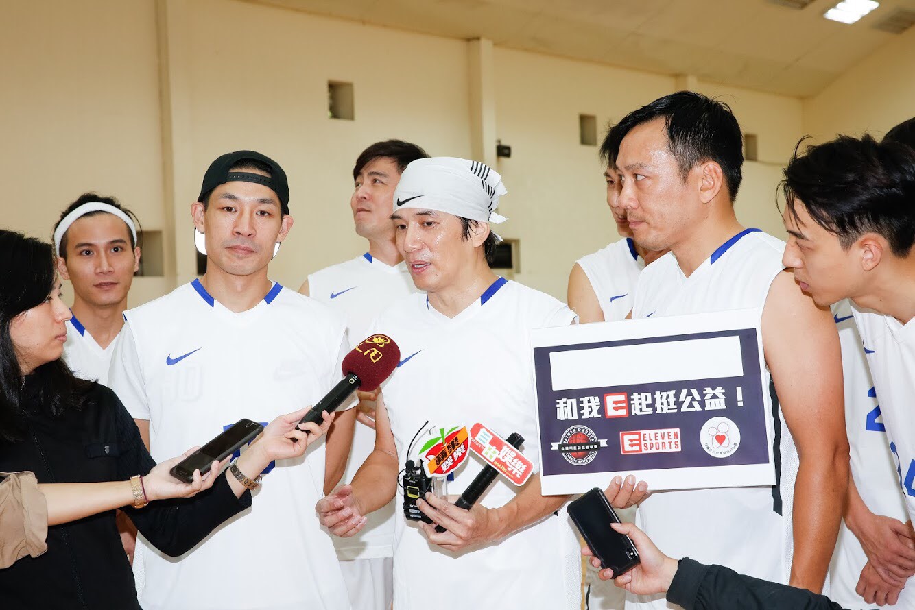 「台韓明星籃球公益賽」將在11日開打，台灣由隊長張洛君（中）領軍。