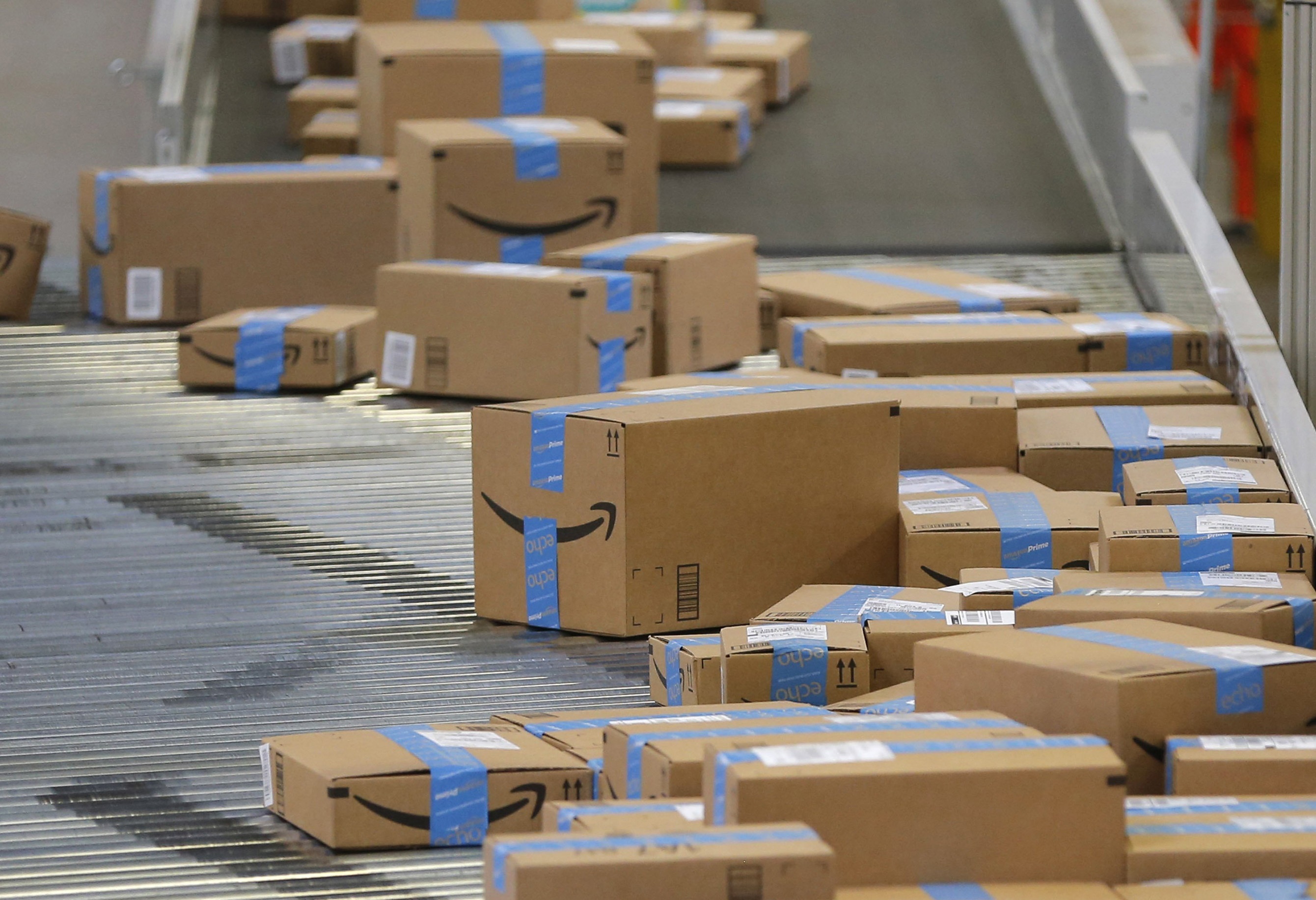 亞馬遜拋出免運費送貨的促銷活動，與其他大型零售商的競爭將更白熱化。（東方IC）