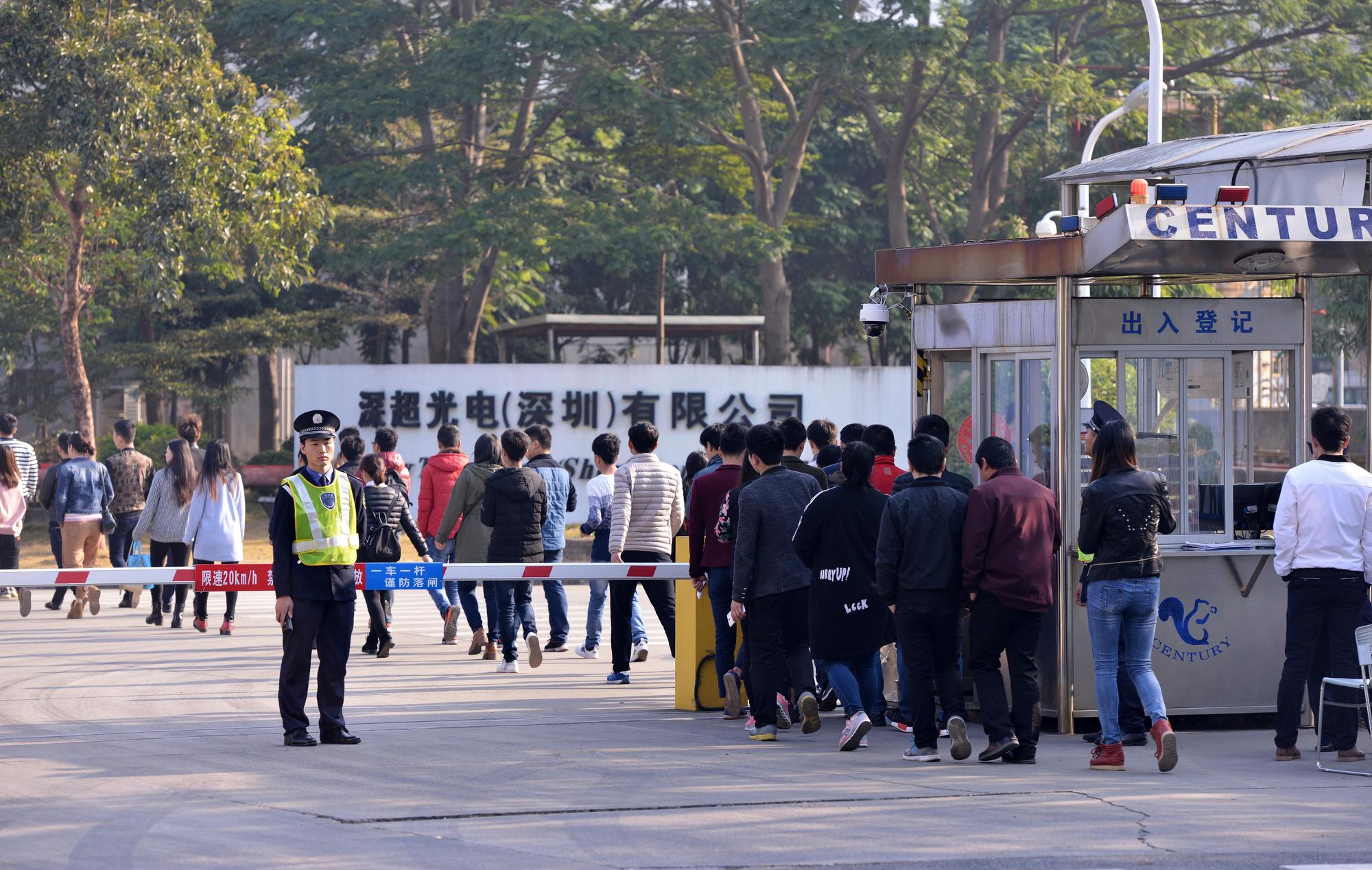 鴻海董事長郭台銘規劃群創車載面板事業分拆後與中國的深超光電整合,將在中國上市。(東方IC)