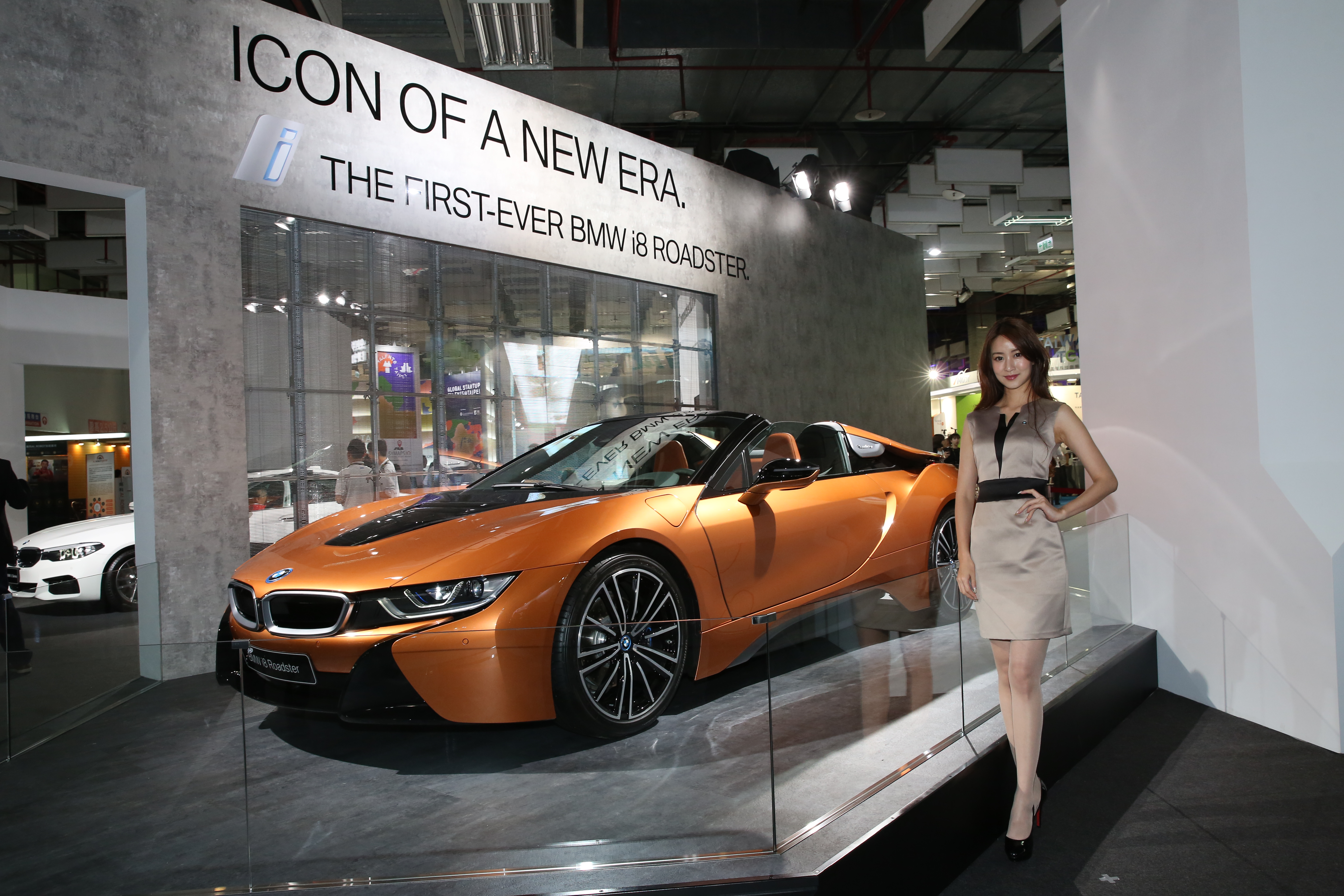 鴻海董事長郭台銘希望從車載面板的生意出發，幫鴻海集團拿到BMW、特斯拉以及通用汽車等更多車廠的汽車電子業務訂單。