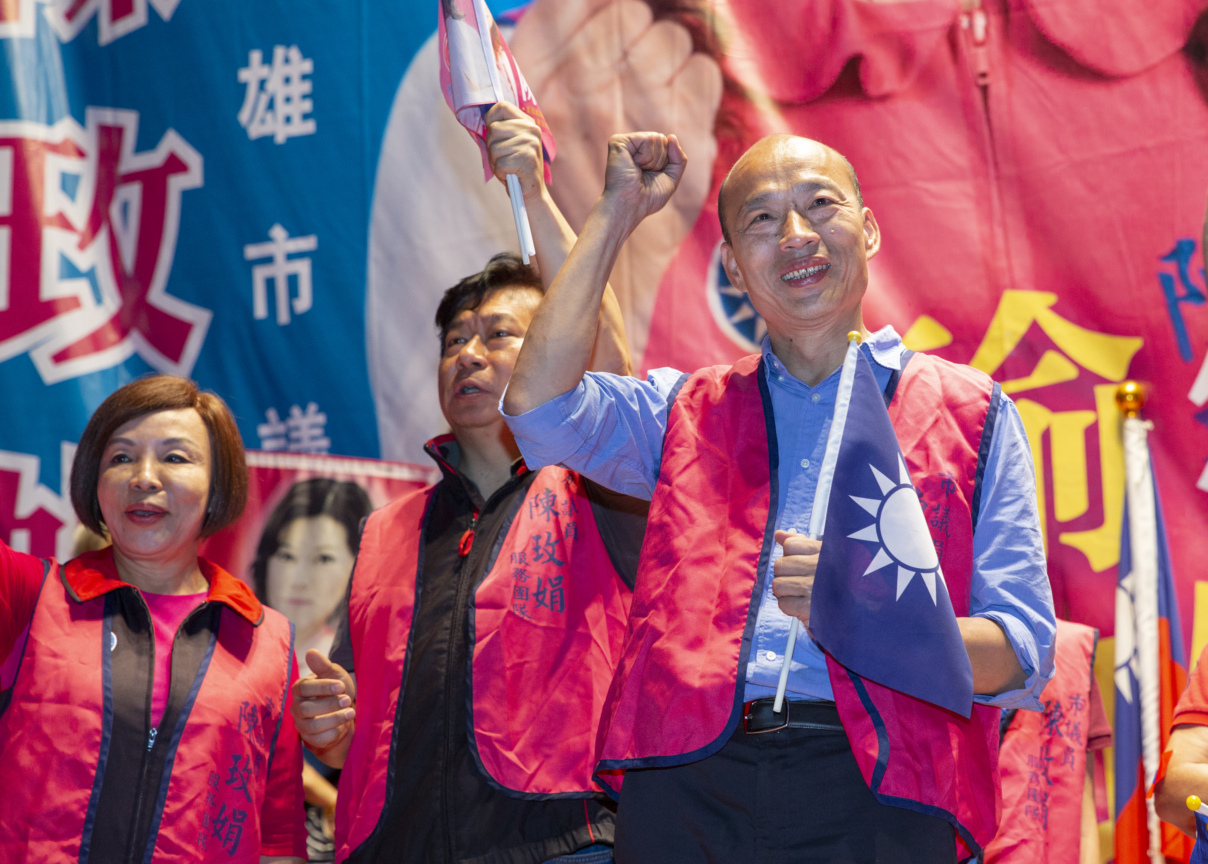 蔡玉真踢爆韓國瑜（圖右）的妻子私校租用台糖土地，每坪月租僅8元。