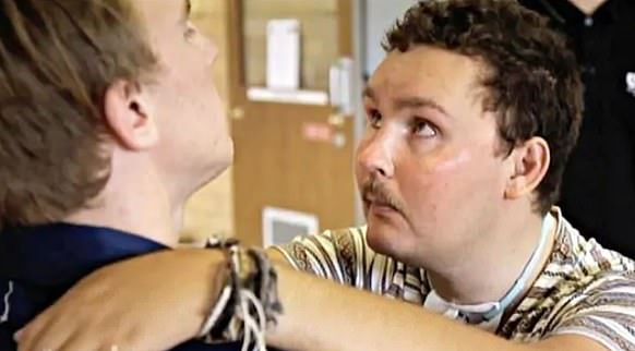 巴拉德向照顧他多年的母親告白，努力說完「我愛妳」不久後離世，得年28歲。（翻攝自每日郵報）