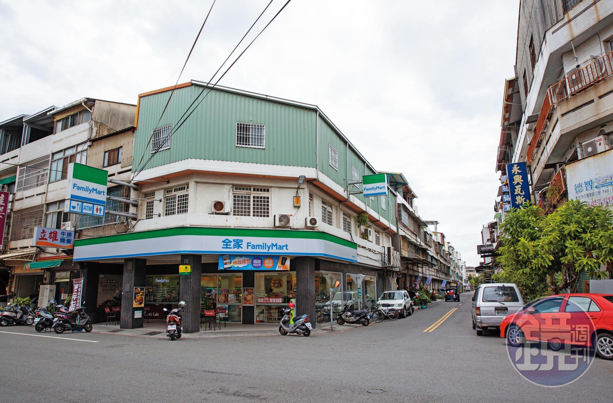 彰化市介壽南路上這家超商就是林姓隨扈栽跟斗的地方。