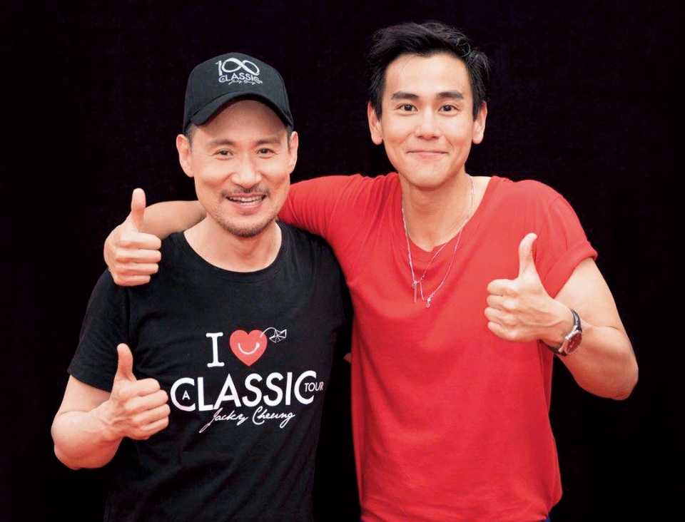 事業正夯的彭于晏（右），在兩岸擁有大批粉絲，曾遭遇合約問題的他，經紀權拿回自家人處理，左為張學友。（摘自彭于晏微博）