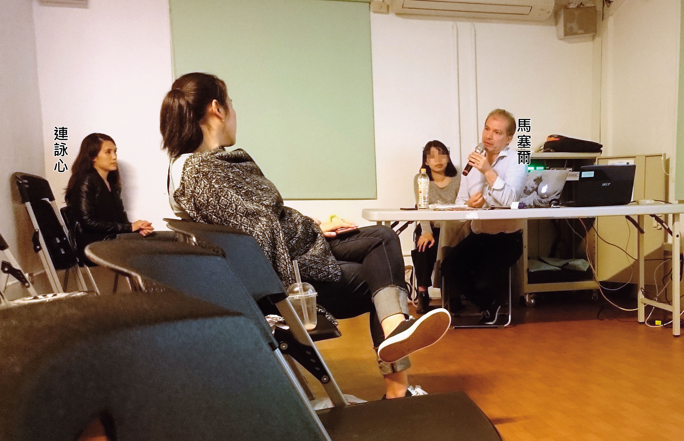 馬塞爾11月2日在寶藏巖舉行座談會，連詠心也愛相隨，低調在角落專心聆聽。