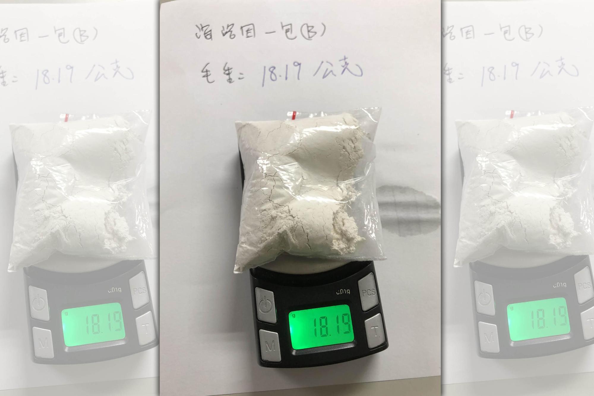 警方在林嫌丟棄的包包內搜出毒品。（翻攝畫面）