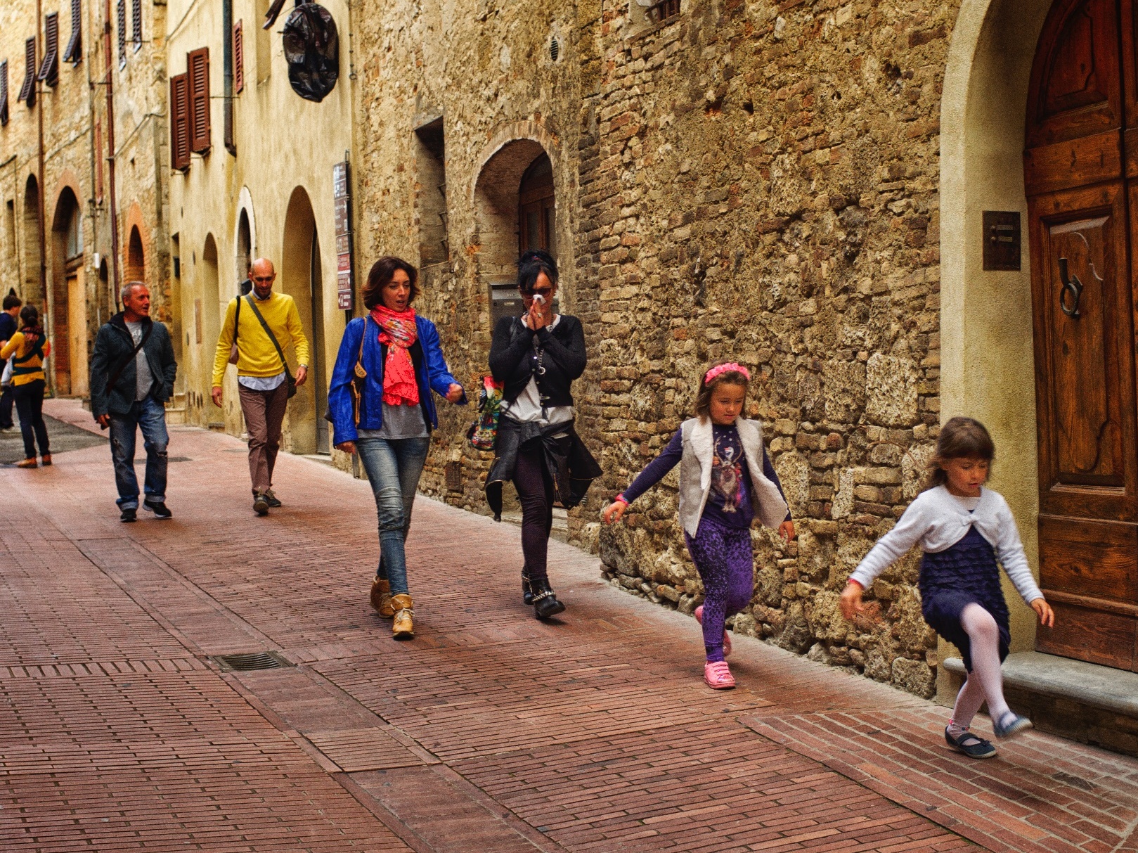 義大利為提升生育率，有右翼政黨提出預算案，只要已婚夫妻生第三胎就送土地。（東方IC）