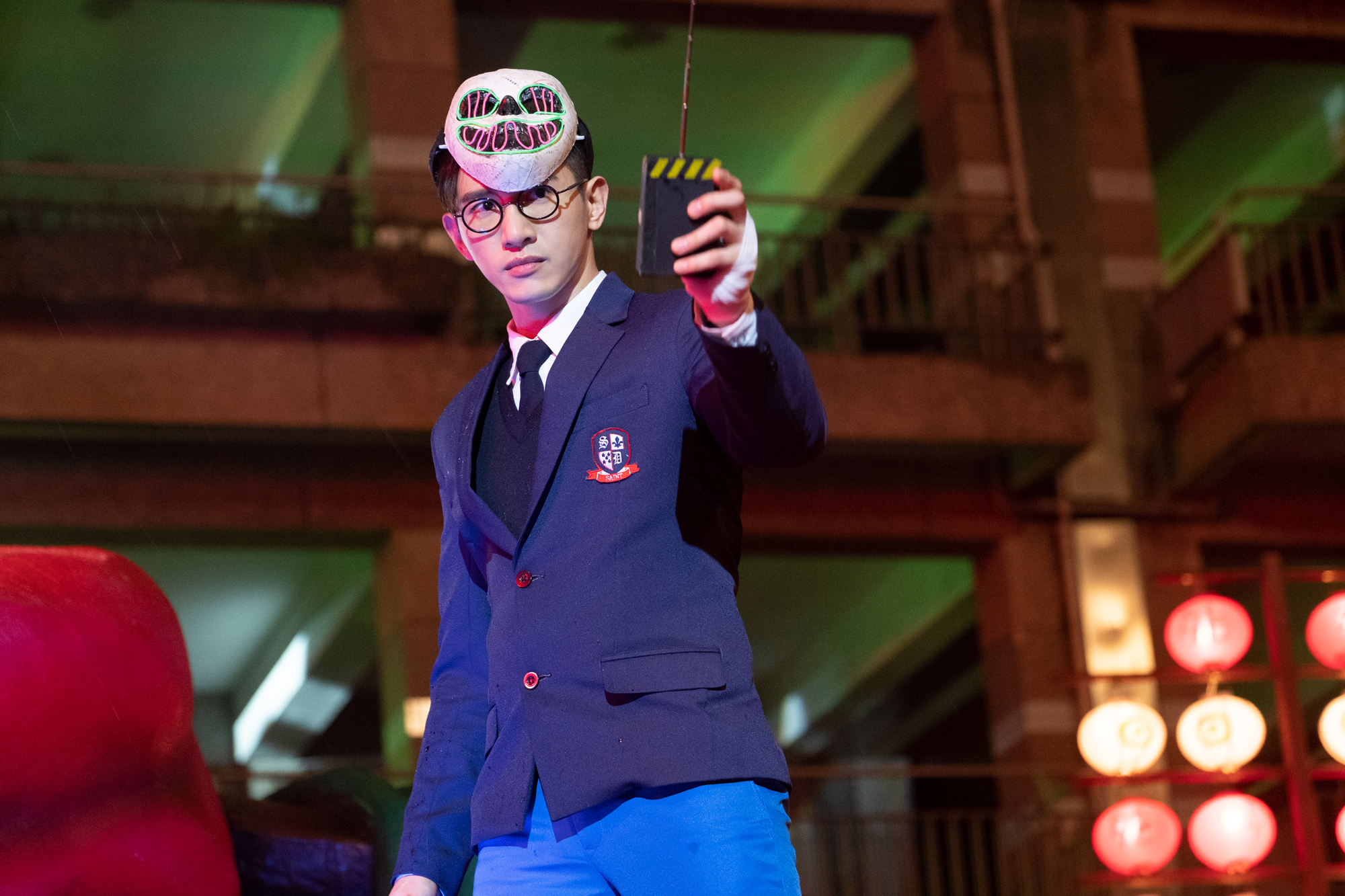 張立昂在電影《有五個姊姊的我就註定要單身了啊》扮演常被同學忽略的神祕角色「徐焦男」。（群星瑞智提供）