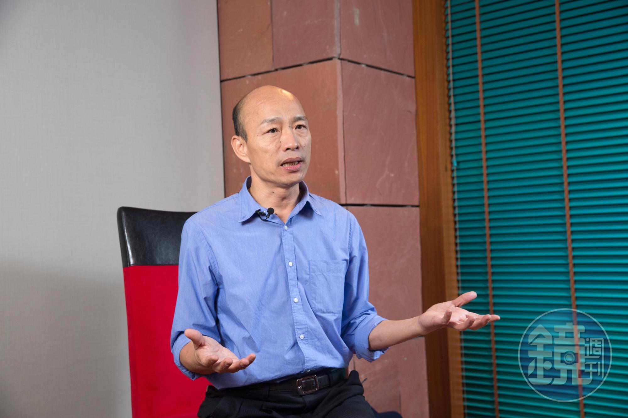 筆名人渣文本的輔大哲學系助理教授周偉航在臉書上表示,要教訓民進黨,所以力挺韓國瑜,「我就真不知邏輯在哪邊」。