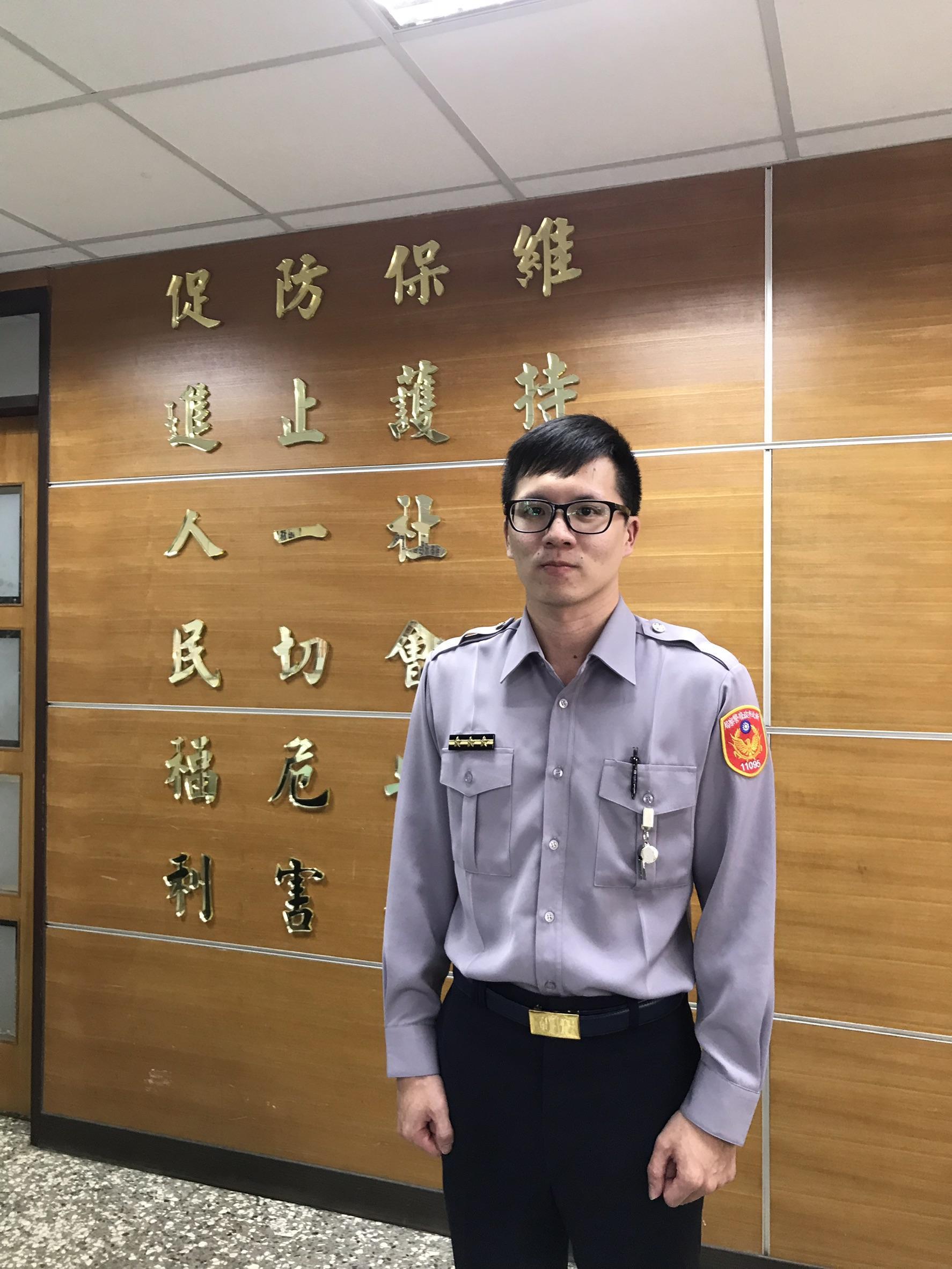 剛畢業6天的菜鳥警員游勝嘉破獲1公斤安毒，立了大功。（翻攝畫面）