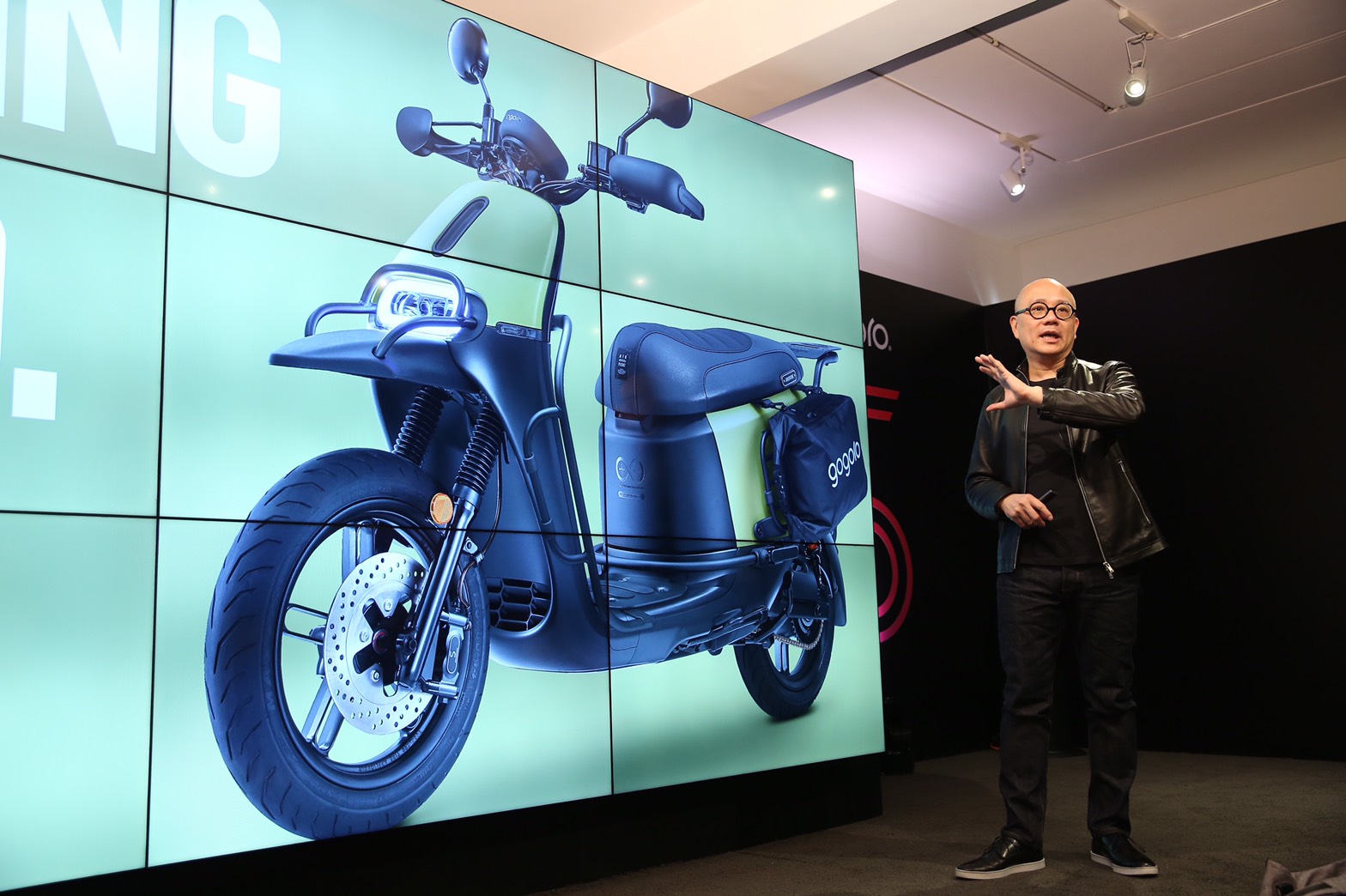 Gogoro執行長陸學森親自主持新車發表會，推出S2 Adventure、S2 Caf’e Racer兩款新車。
