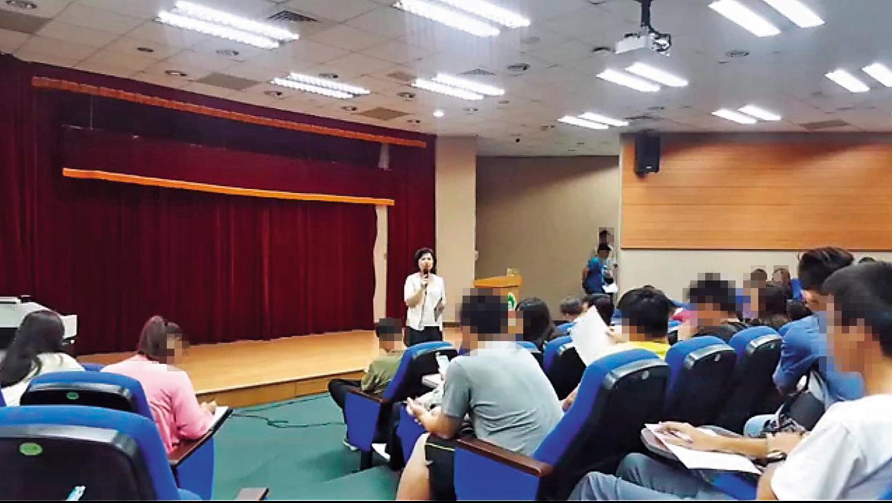 康寧大學已向教育部申請降格為專科學校,日前召開說明會,引起學生輪番砲轟。(翻攝畫面)