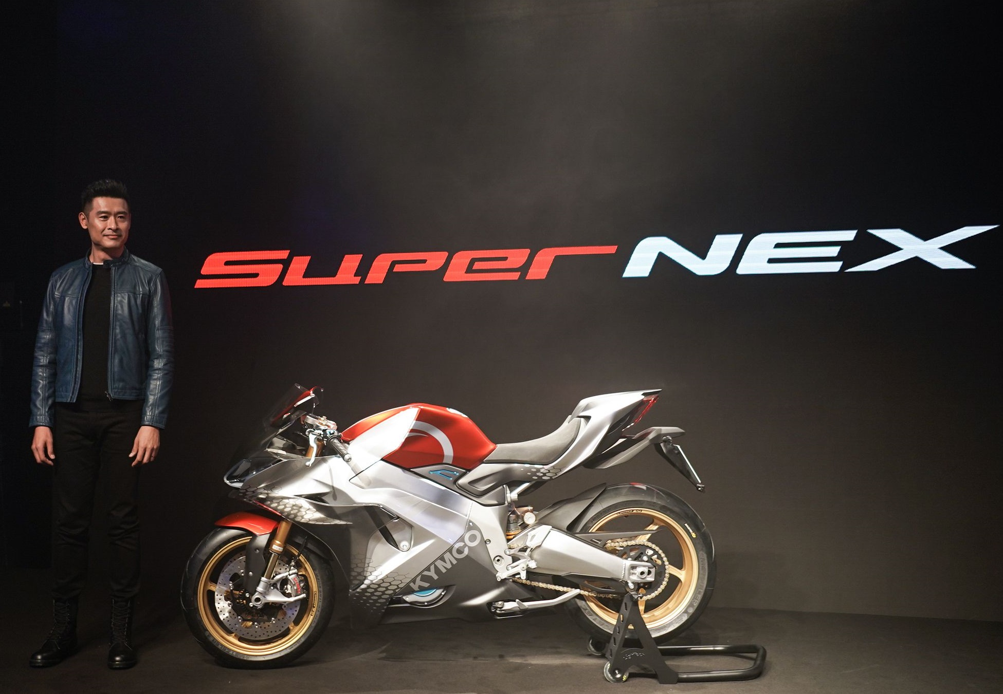 光陽集團董事長柯勝峯表示SuperNEX的問世，象徵KYMCO將正式跨入重機超跑的全新世界。（光陽提供）