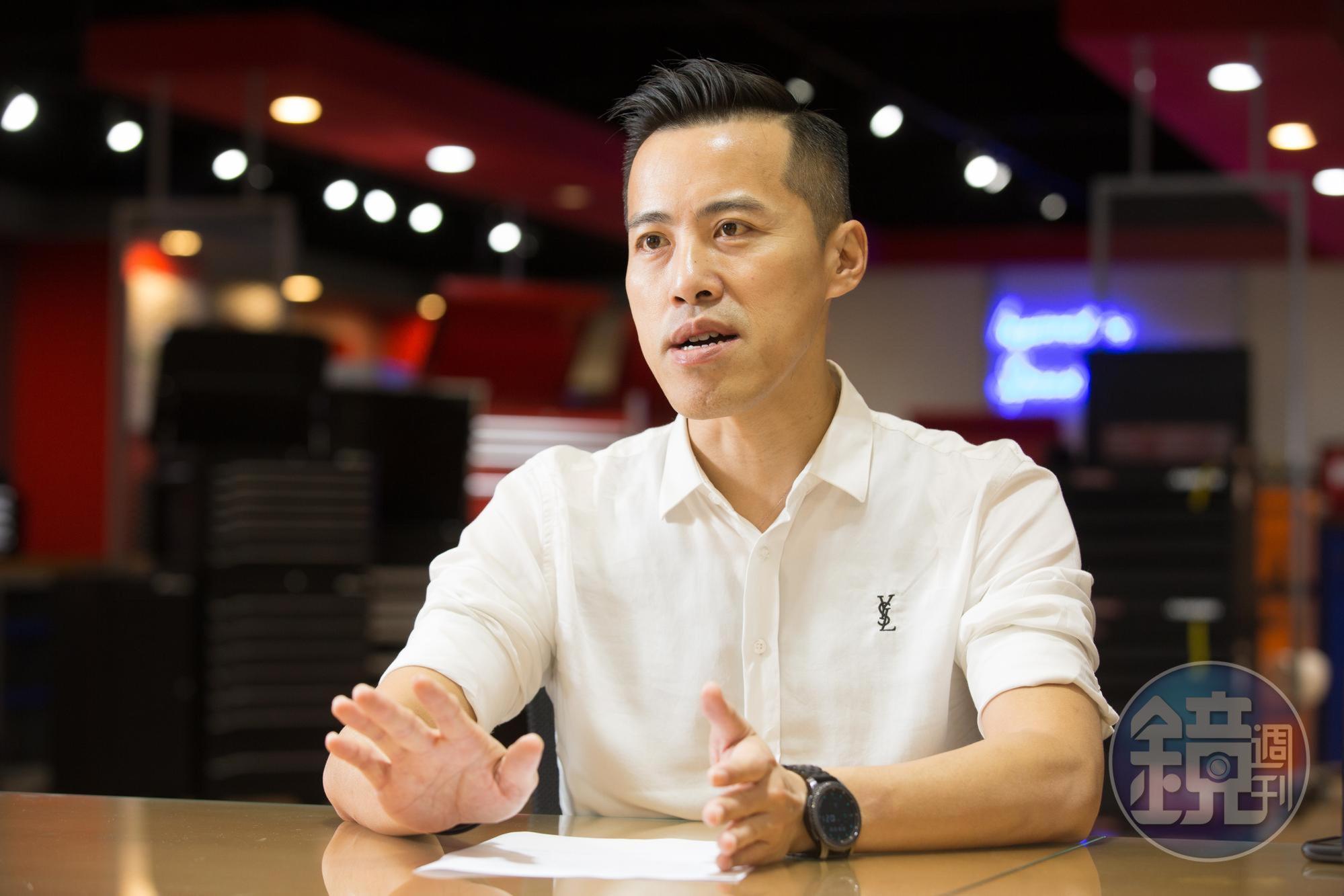 張庭維大學畢業後,在父親張秋龍的建議下回家接班。
