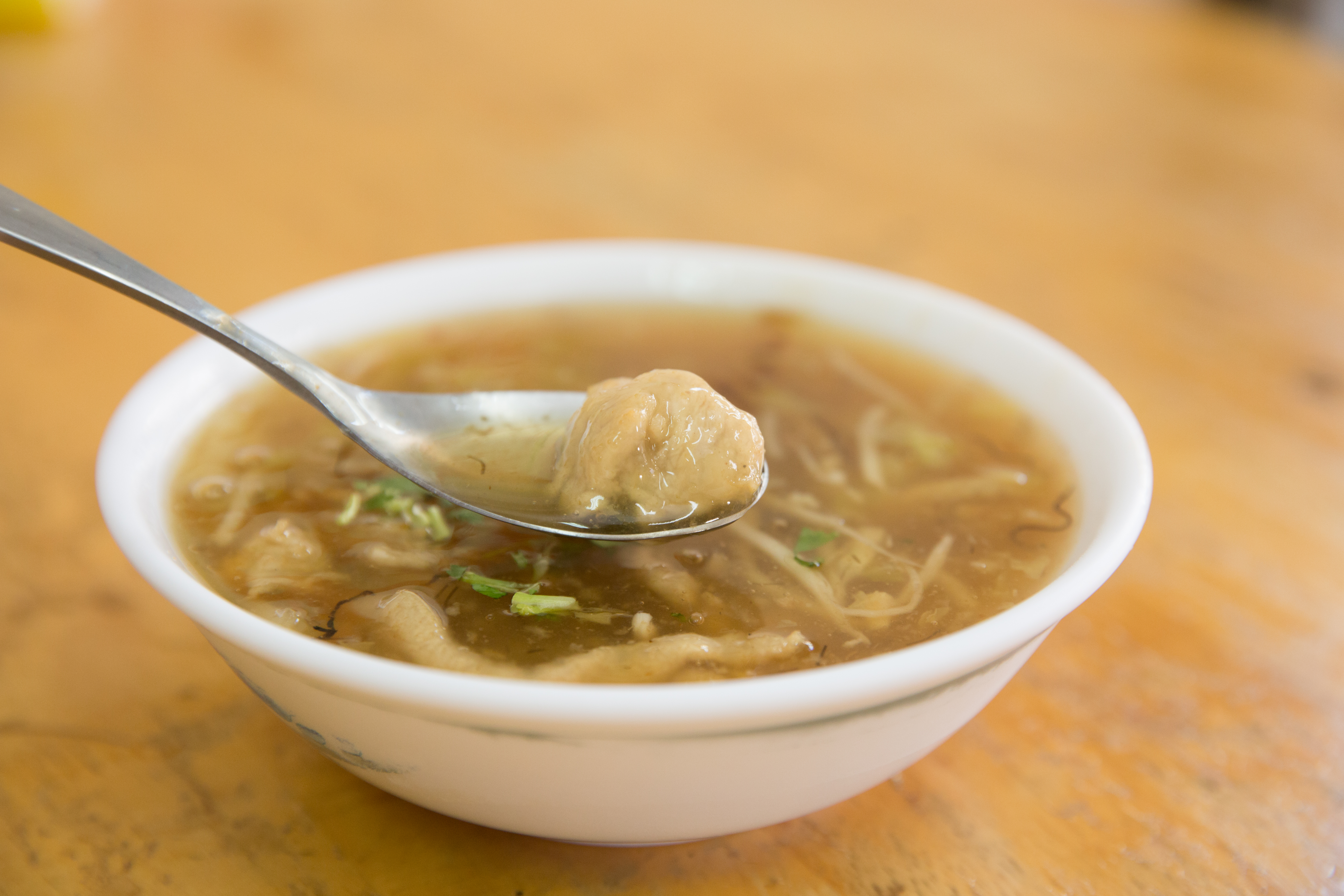 台中外埔的廟口魚翅肉羹，是張庭維從小吃到大的美食。（30元／小份）