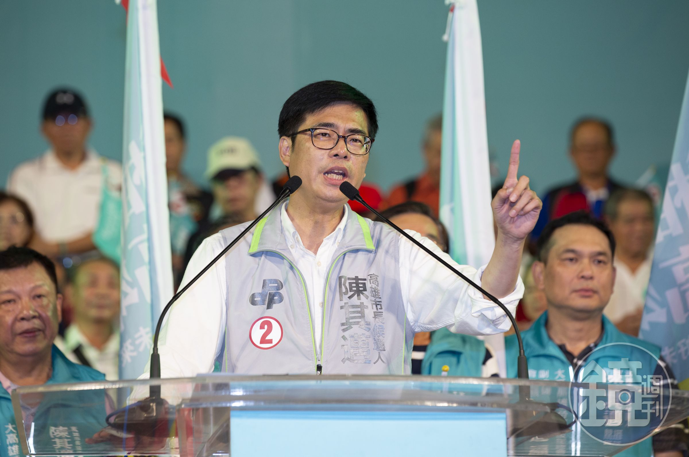 知名網路小說作家藤井樹日前在臉書上力挺高雄市長候選人陳其邁，粉絲團人數卻一夜驟降。